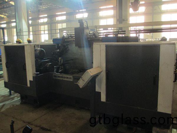 扭(niu)力(li)梁双面铣削组合机床